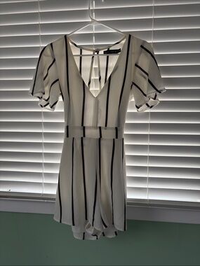 White Vertical-Stripe V-Neck Women’s Romper